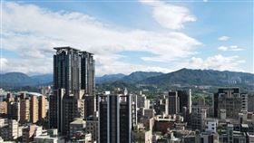 房市續冷，三大稅首季年減近一成。（圖／住展）