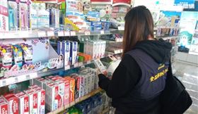 洗髮露改善掉髮？業者「誇大療效」罰60萬(圖/台中市食安處提供)