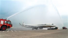 ▲星宇航空台北-神戶首航班JX834於上午6點24分順利起飛。（圖／星宇航空提供） 