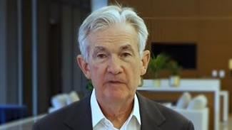 川普催不動鮑威爾降息　氣喊要開除對方