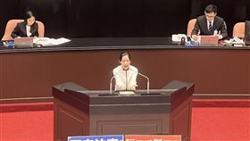 ▲徐巧芯18日為柯建銘拐杖傷人譴責案進行大體發言。（圖／記者蘇晏男攝影）