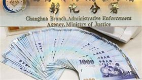 醫療器材行，欠勞健保費166萬，執行分署，董座慘遭拘提，董娘急押透天厝繳清欠款救夫(圖／翻攝畫面)