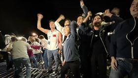 藍營夜衝北檢抗議！鍾沛君嗆「我就是推倒鐵柵的首惡」：趕快來辦我　圖／翻攝自鍾沛君臉書