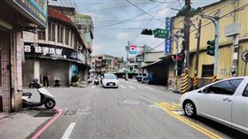 桃園八德區新興路12號前發生一起車禍事故。（圖／讀者提供）