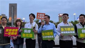 ▲立委王定宇、立委賴瑞隆及民進黨發言人吳崢舉辦「南高聯手挺花蓮，罷傅鐵成功」民主快閃連署站。（圖／翻攝畫面）
