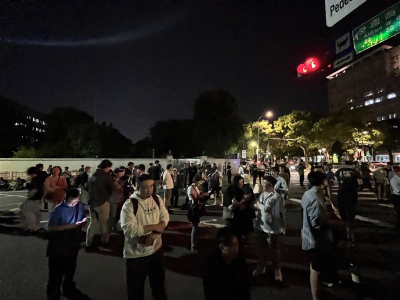集會現場已有不少國民黨支持者聚集。（圖／翻攝畫面）