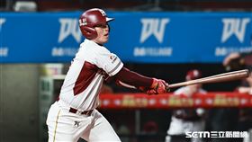 ▲中職36年例行賽，樂天桃猿指定打擊林泓育敲出安打。（圖／記者劉彥池攝影）