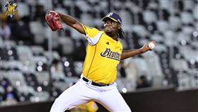 ▲中信兄弟洋投德保拉第69勝到手，距離傳奇洋投「風神」的70勝紀錄倒數M1。（圖／中信兄弟提供）