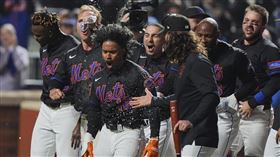 ▲林多（Francisco Lindor）生涯第250轟是再見全壘打。（圖／美聯社／達志影像）