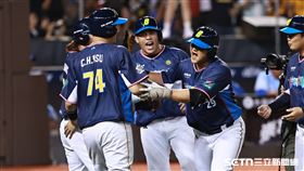 ▲中職36年例行賽，中信兄弟一壘手陳俊秀炸裂滿貫砲。（圖／記者劉彥池攝影）