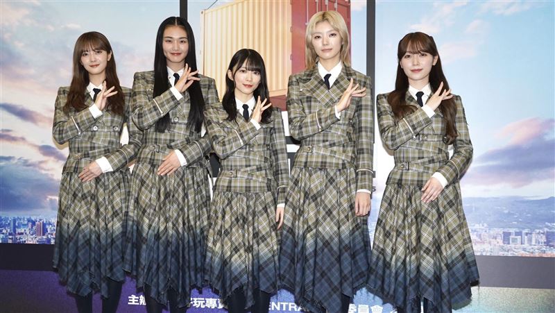 「櫻坂46」突現身台北公園　大玩運動器材