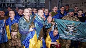 ▲烏克蘭和俄羅斯19日交換逾500名戰俘。（圖／美聯社／達志影像）