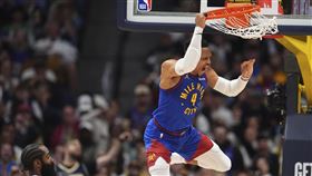 ▲金塊威斯布魯克（Russell Westbrook）關鍵時刻攻守俱佳展現老將價值。（圖／美聯社／達志影像）