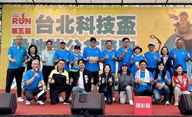 陸委會主委邱垂正今（20）日出席第5屆「台北科技盃愛地球公益路跑」。（圖／陸委會提供)