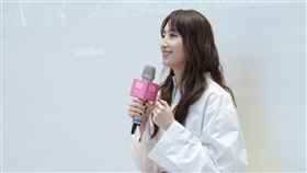 柯佳嬿首本小說創作創佳績。(圖／重版文化提供)