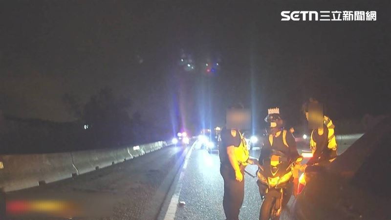 新北范男騎遮牌重機上國道1號，還一路閃避警方攔查。（圖／翻攝畫面）