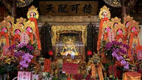 ▲民眾為媽祖慶生。（圖／記者林瓊玉拍攝）