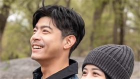 王柏傑(左)和邵雨薇在《動物園》譜出浪漫情愫。（圖／南瓜電影有限公司提供）