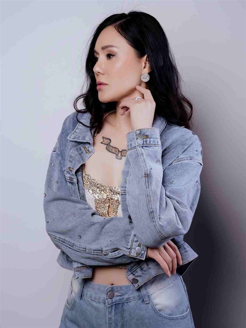 琳娜在母親節前推出全新台語單曲《阿母的青春》。（圖／日天昊娛樂提供）