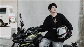 艾瑞絲也透露自己拍攝形象照就是黃正杰借重機。（圖／翻攝自aries_8248 IG）