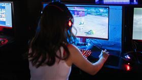 線上遊戲，少女（示意圖／pixabay)