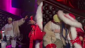 小賈斯汀親吻妹子。（圖／翻攝自小賈斯汀IG）