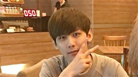 黃詩杰（右）曬出黃正杰生前合照（圖／翻攝臉書）