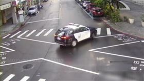 警消獲報後火速趕抵，並緊急將男童送醫搶救。（圖／警方提供）