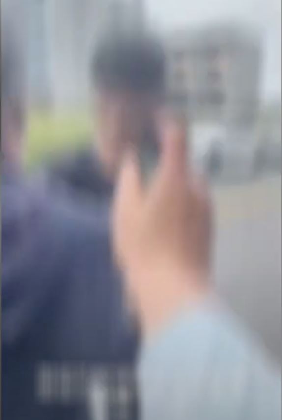 2名男子因賣車仲介費談不攏爆發糾紛。（圖／翻攝畫面）