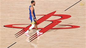 ▲金州勇士一哥柯瑞猛轟31分，率領球隊在季後賽首輪首戰下剋上擊敗休士頓火箭。（圖／翻攝自X平台 @warriors）