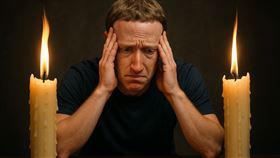 新聞幕後／祖克柏蠟燭兩頭燒！臉書藏中國直通車還未解　反壟斷訴訟將至。（示意圖／AI製圖）