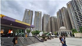 2024年新北市預售屋平均單價逾60萬元，比中古大樓貴17萬元，其中新店、永和、蘆洲每坪價差逾25萬元。（圖／CTWANT）