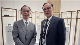  ▲伸興董事長林志誠（左）與宇隆董事長劉俊昌（右）於宇隆台中梧棲新廠合影，共同宣示董事改選合作決心。（圖／記者師瑞德攝影）