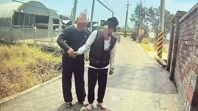 8旬翁路上徘徊「滿手是血」 警民合力伸援
