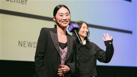 吳可熙（右起）與《藍色太陽宮》導演曾佩裕及製片Eli、Sally、Tony即將出席本週在美國上映的盛大星光首映會。（圖／CAA提供）