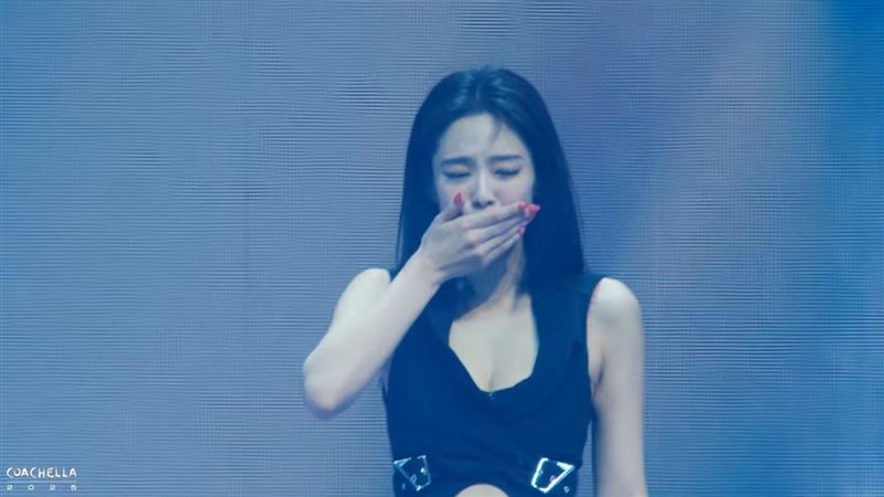 JENNIE科切拉服裝出狀況　唱SOLO全場瘋狂