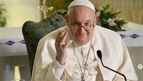  ▲教宗方濟各自傳《希望》成遺作，最後提醒世人的7件事溫暖曝光。（圖／翻攝自IG @vaticannews）