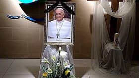 ▲教宗方濟各過世，天主教會臺灣主教團設置照片追思。（圖／天主教會臺灣地區主教團提供）