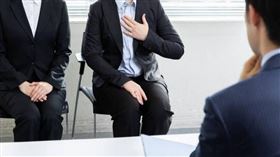 ▲為了得到心儀的工作，不少求職者投履歷時，都會用心完善細節、備齊資料。（示意圖／翻攝自photoAC）