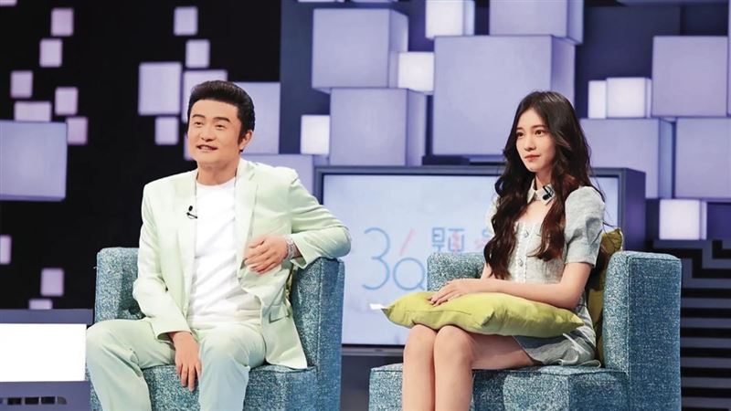 力捧愛女李紫嫣　李㼈片場越過導演猛喊卡