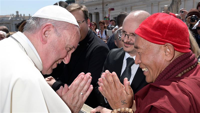 靈鷲山心道法師為教宗方濟各點燈