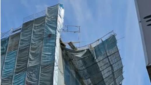 新／北市建案鷹架掉落　砸毀下方路過車輛