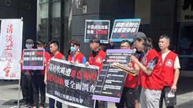 翁姓隊員控訴局處僅針對吹哨者卻不處理問題。（圖／記者黃翎瑄攝）