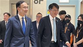 ▲朱立倫黃國昌在野高峰會兩人進場。（圖／記者蘇晏男攝影）