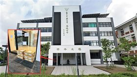 張姓女員工在門外貼公告（藍框處），要供應商將裝老鼠的紙盒直接放在地上，十分離譜。（讀者提供、翻攝GoogleMaps）