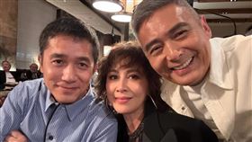 梁朝偉（左起）、劉嘉玲、周潤發三人同框，掀起網友回憶殺。（圖／翻攝自劉嘉玲IG）