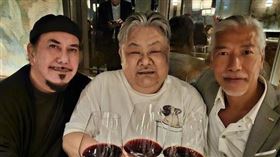 黃秋生（左）、林雪（中）與張耀揚（右）出席生日宴。（圖／翻攝自微博）