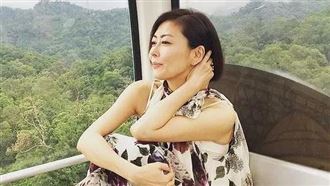 柏原崇藤原紀香來了！現身中山美穗告別式