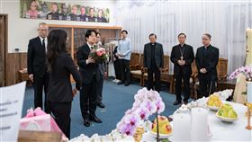 賴清德總統今（23）日至教宗方濟各靈堂追思。（圖／總統府提供）