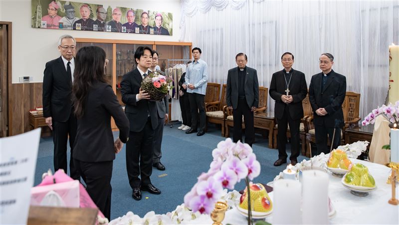 教宗辭世　賴清德赴方濟各靈堂追思致意